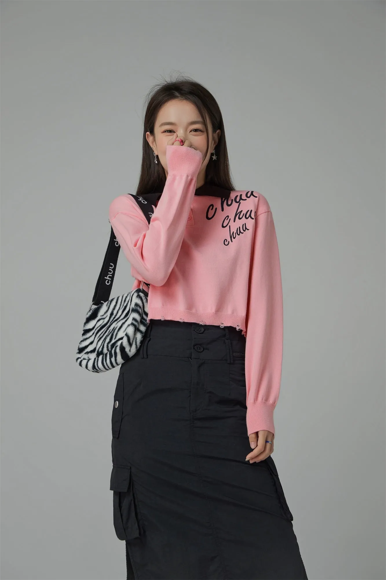 Chuu Lettering Color Cropped Knit Sweater