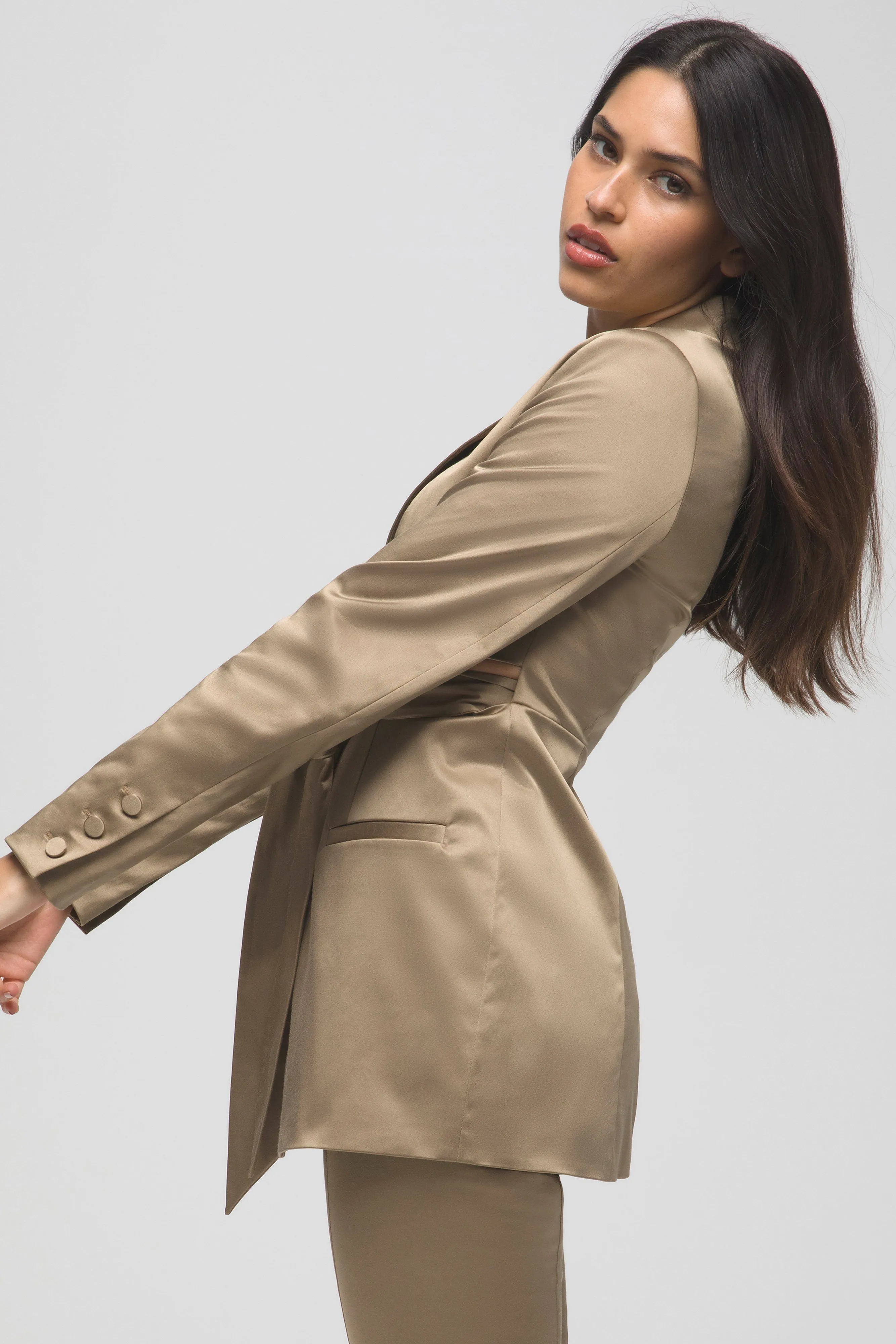 FIT AND FLATTER BLAZER | CAMEL003