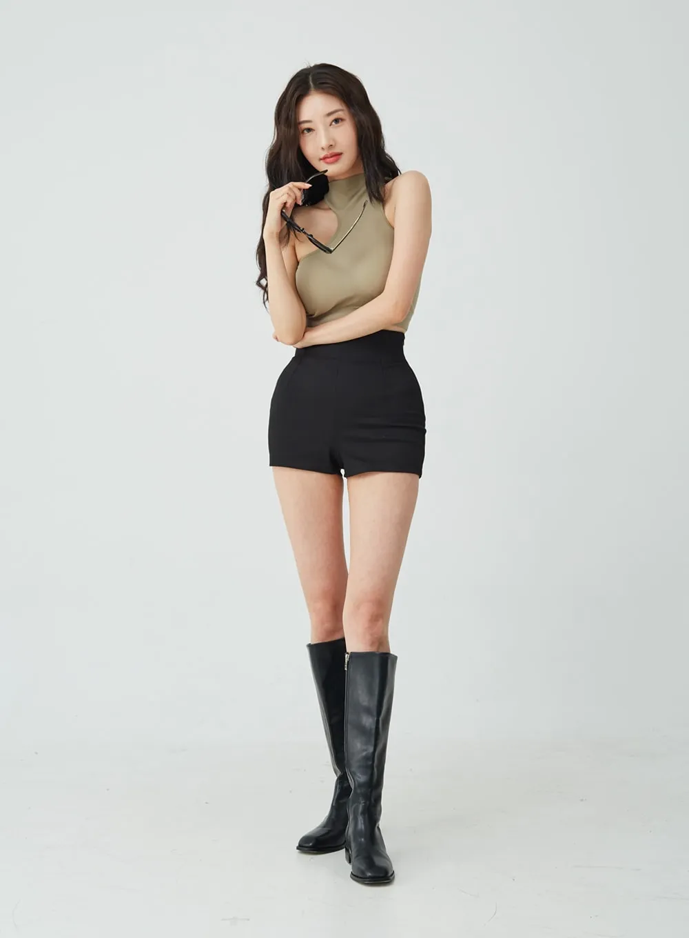 Line High Waist Half Pants IU26