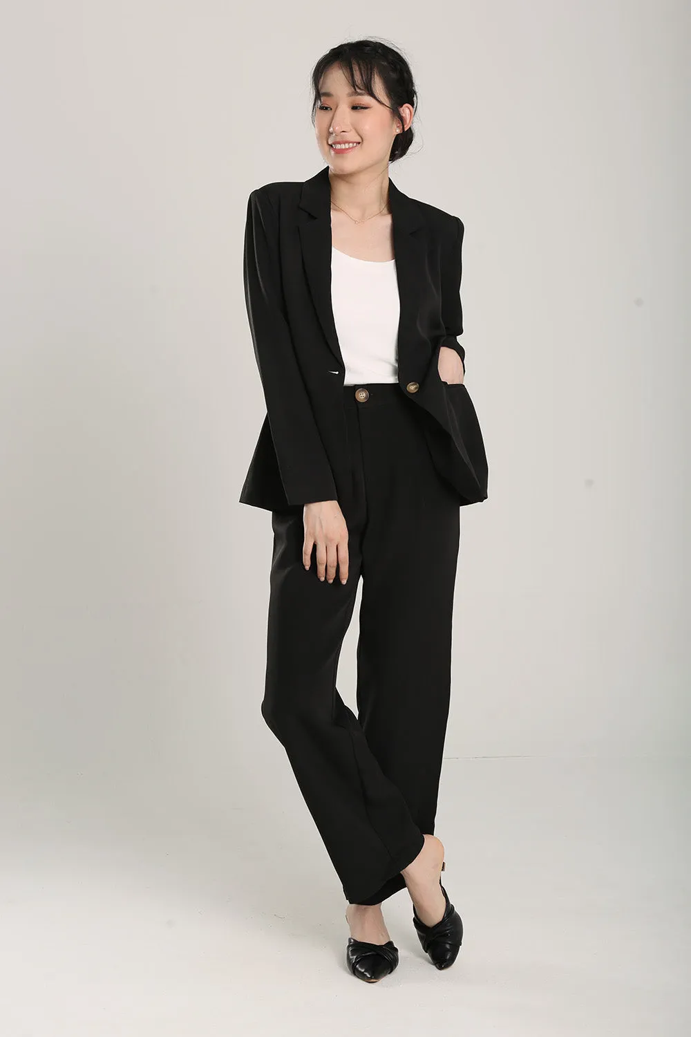 Lorette Tailored Blazer in Black