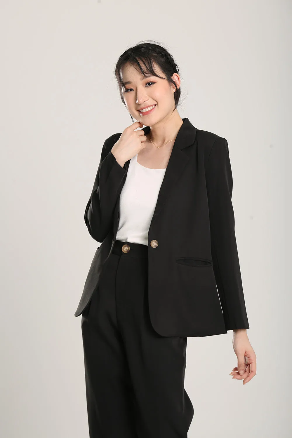 Lorette Tailored Blazer in Black