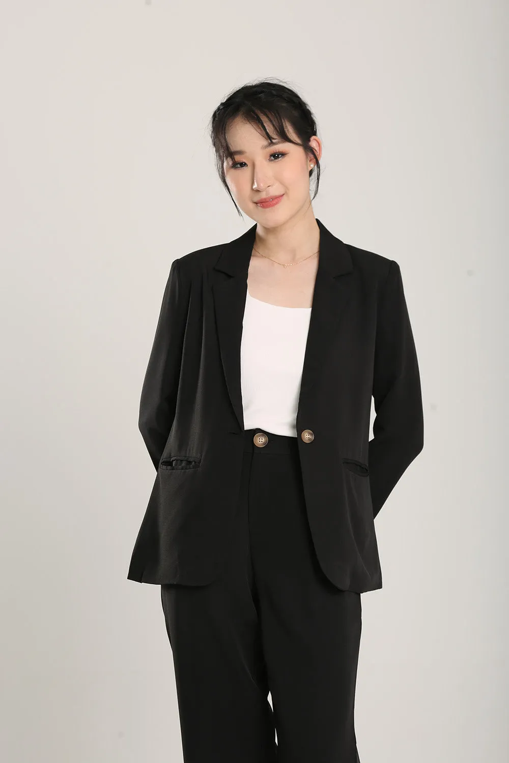 Lorette Tailored Blazer in Black