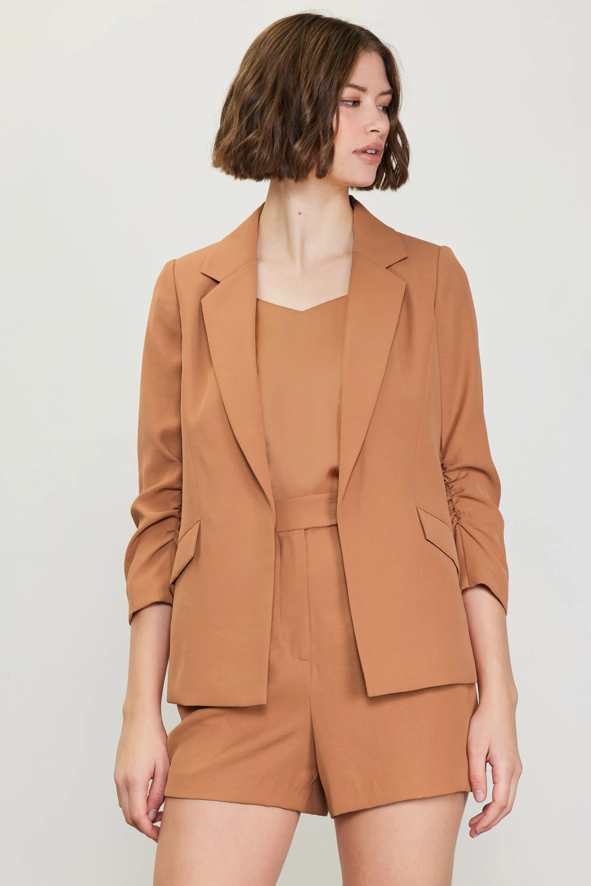 RACHEL SHIRRED SLEEVE BLAZER