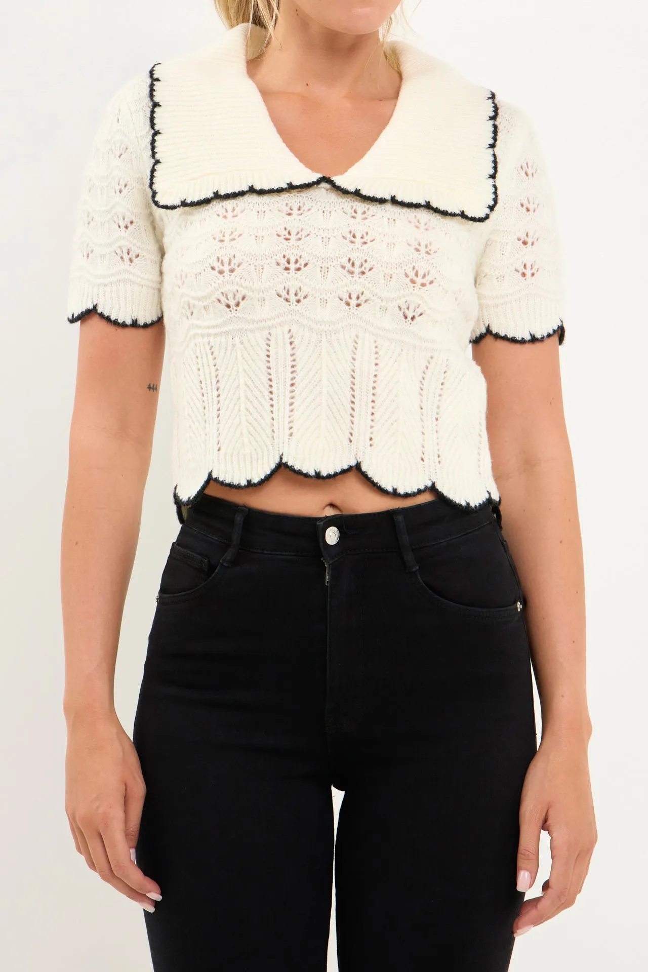 Short Puff Sleeve Scalloped Knit Top