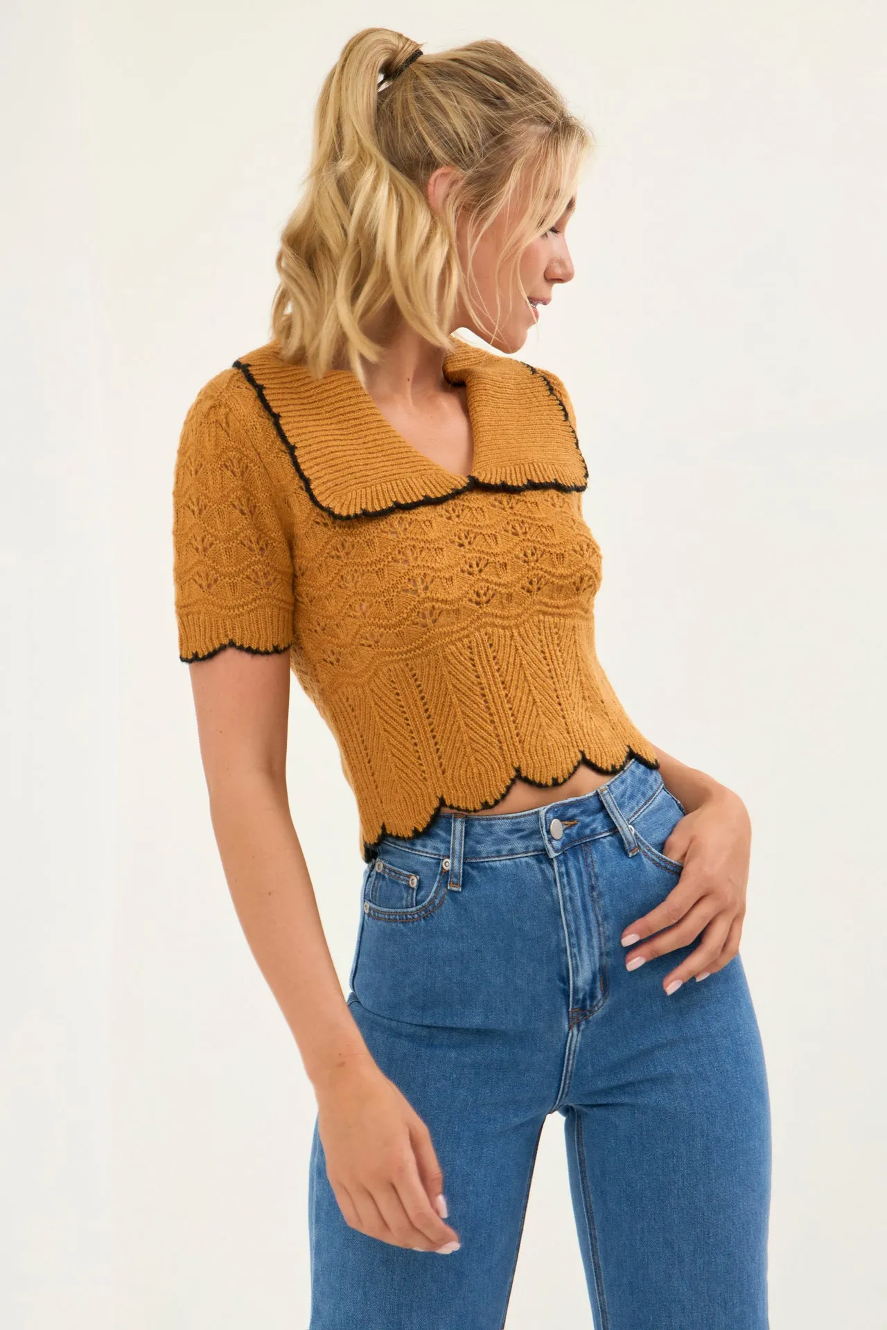 Short Puff Sleeve Scalloped Knit Top